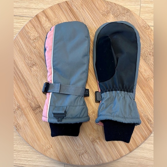 Two (2x) pairs Ski Gloves All in Motion 2 pairs- 1x pink, 1x blue, kids sz 8-14 - Picture 2 of 8